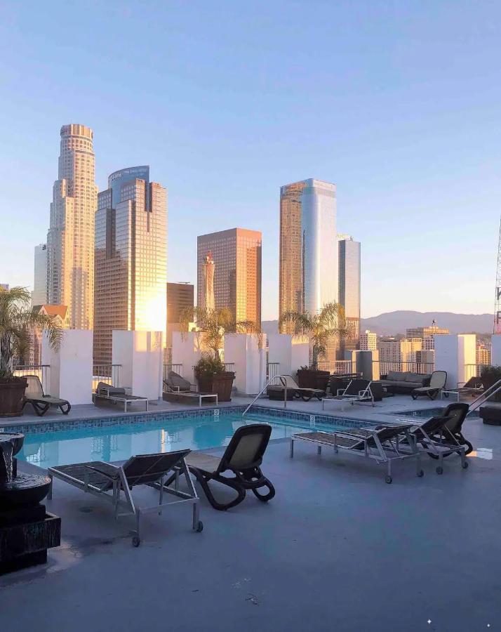 HUGE DOWNTOWN LA LOFT WITH ROOFTOP POOL & JACUZZI, LOS ANGELES